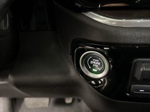 Used 2025 GMC Sierra 1500 SLT image 17