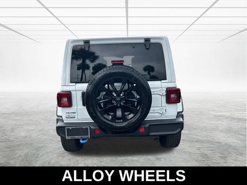 Used 2024 Jeep Wrangler Unlimited Sahara AWD/4WD image 6