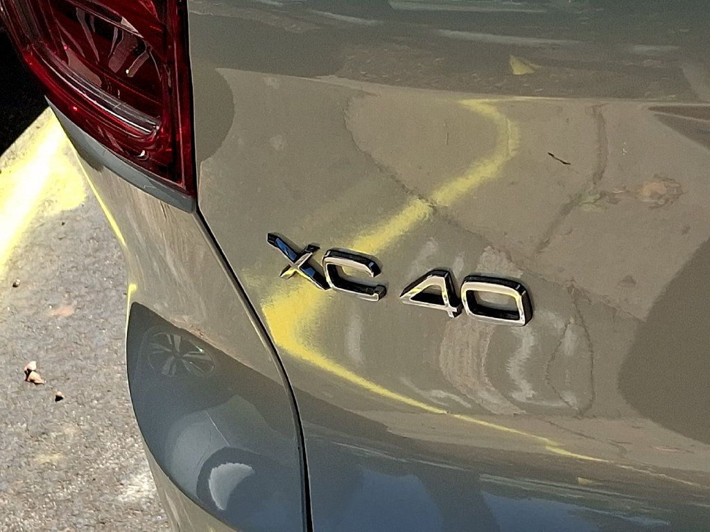 Used 2024 Volvo XC40 B5 Plus w/ Climate Package AWD/4WD image 8