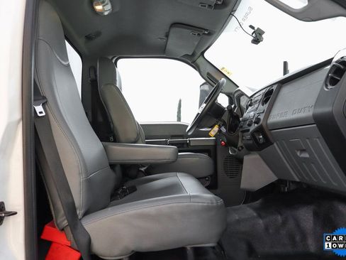 Used 2017 Ford F750 2WD Regular Cab Super Duty image 31