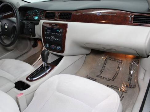 Used 2010 Chevrolet Impala LS image 18