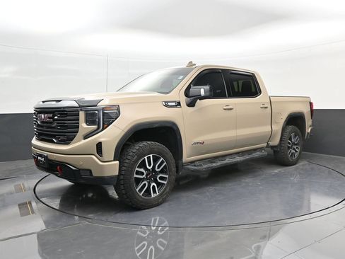 Used 2023 GMC Sierra 1500 AT4 w/ AT4 Premium Package AWD/4WD image 4