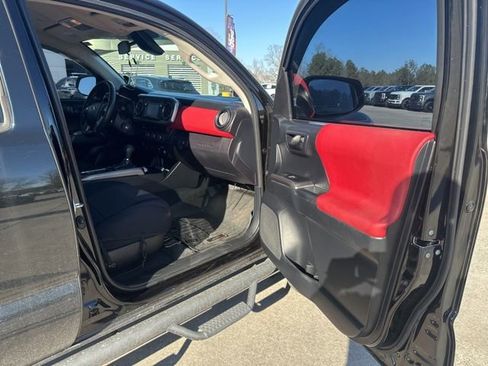 Used 2019 Toyota Tacoma SR5 image 13