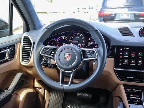 Used 2023 Porsche Cayenne AWD/4WD image 15