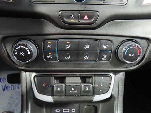 Used 2023 GMC Terrain SLE FWD image 27