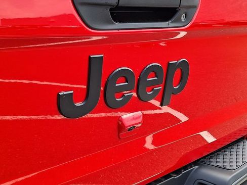 Used 2025 Jeep Gladiator Sport AWD/4WD image 28