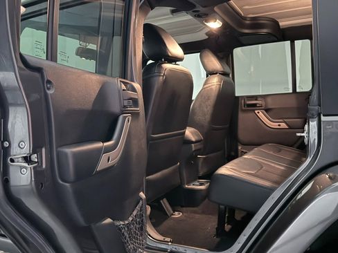 Used 2016 Jeep Wrangler Unlimited Sahara image 23