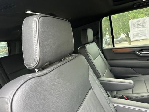 Used 2025 GMC Yukon XL Denali w/ Sun & Power Step Package AWD/4WD image 16