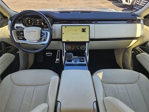 Used 2023 Land Rover Range Rover SE image 2