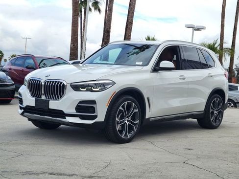 Used 2022 BMW X5 xDrive40i w/ Premium Package AWD/4WD image 2