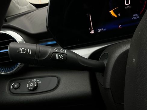 Used 2025 Chevrolet Trax LT image 34