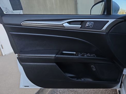 Used 2018 Ford Fusion SE w/ Equipment Group 602A image 4