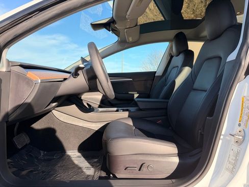 Used 2023 Tesla Model 3 Standard Range image 17