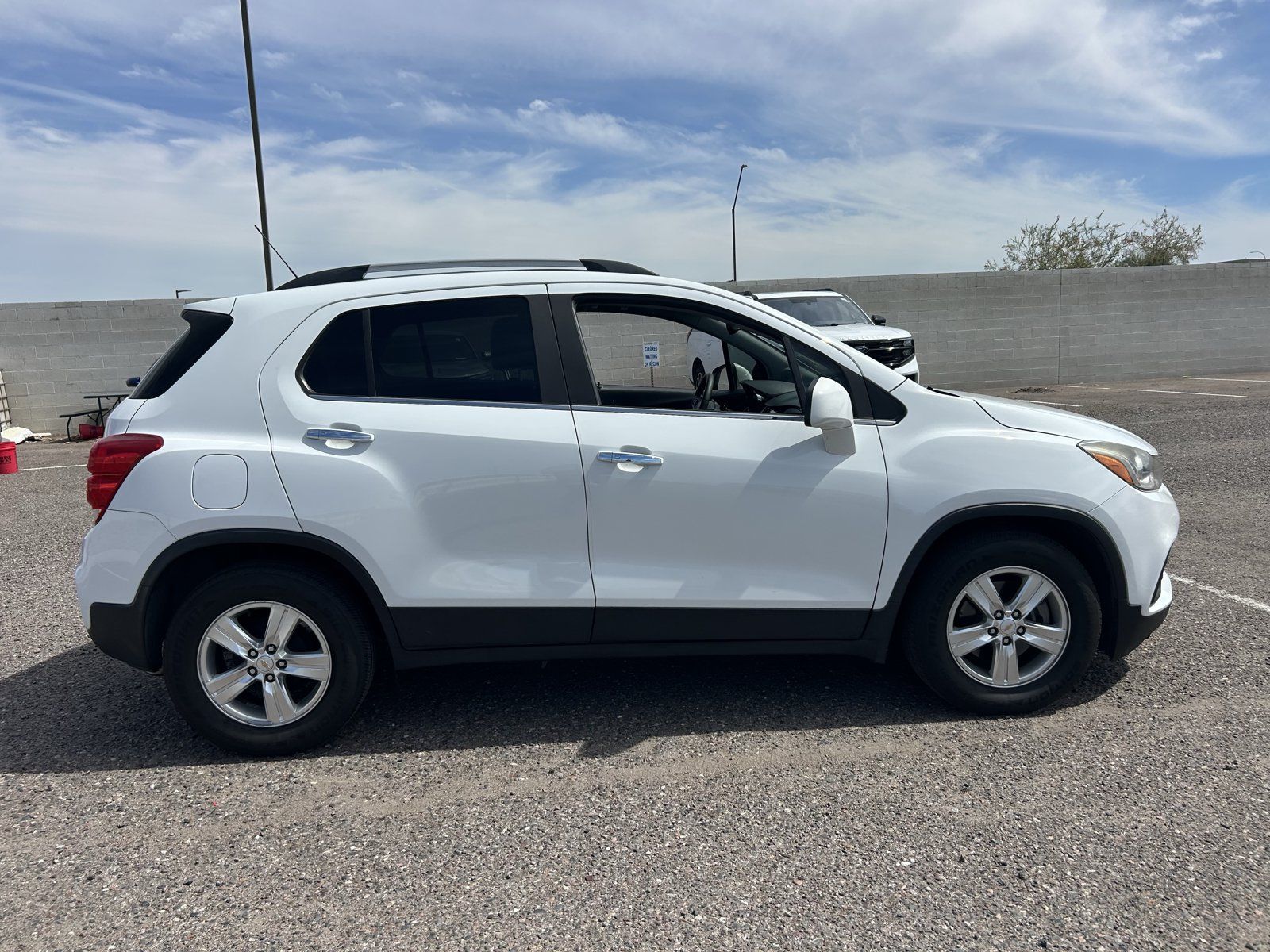 Used 2018 Chevrolet Trax LT w/ LT Convenience Package FWD image 6
