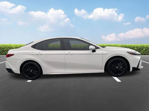 Certified 2025 Toyota Camry SE FWD image 3