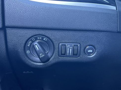 Used 2023 Chrysler 300 S image 16