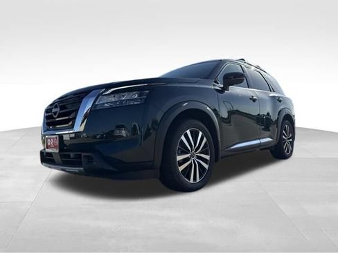Used 2023 Nissan Pathfinder Platinum AWD/4WD image 4