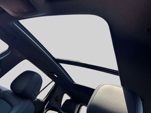 Used 2025 Chevrolet Equinox LT w/ Convenience Package II image 19