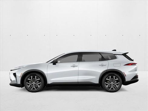 New 2025 Toyota Crown Signia XLE image 2