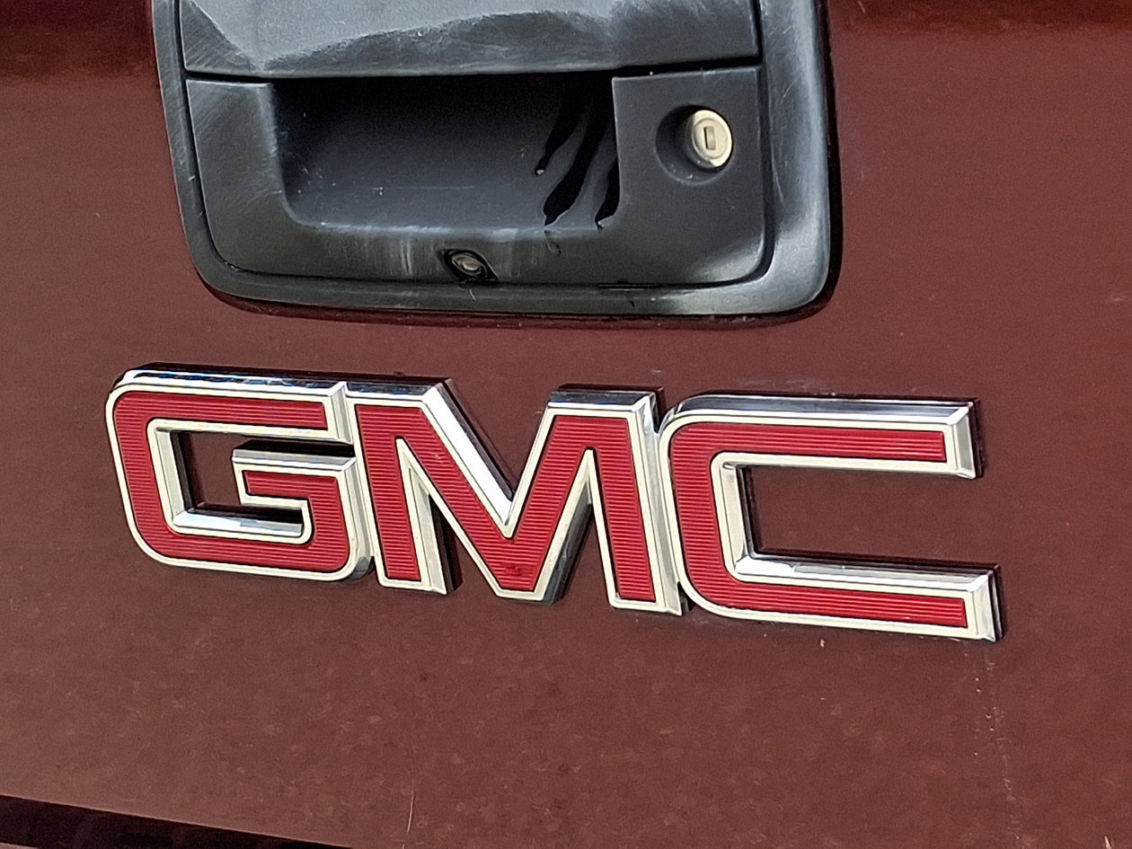 Used 2016 GMC Sierra 2500 Denali w/ Driver Alert Package AWD/4WD image 30