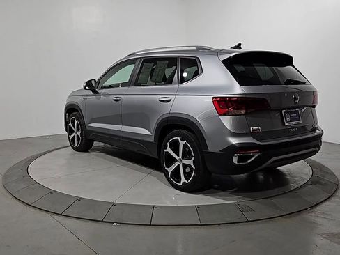 Certified 2022 Volkswagen Taos SEL image 3