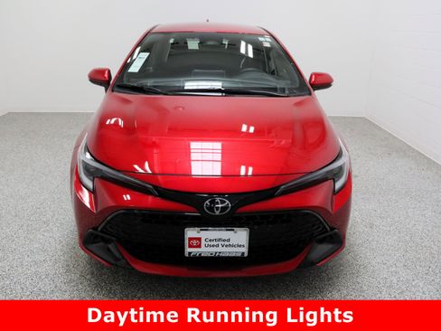 Used 2025 Toyota Corolla SE image 3