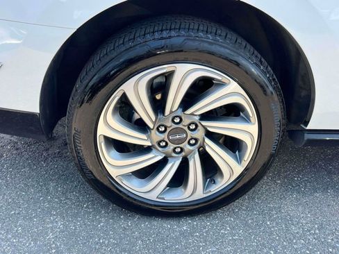 Used 2024 Lincoln Navigator Premiere AWD/4WD image 8