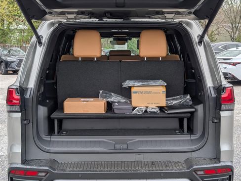 New 2026 Lexus LX 700h Luxury image 10