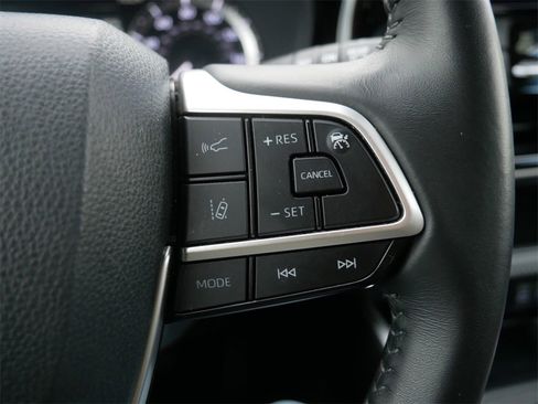 Used 2024 Toyota Highlander LE image 25