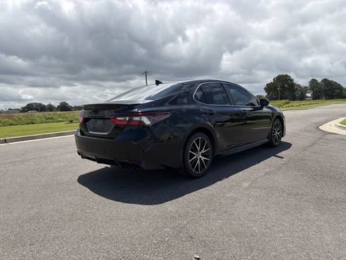 Used 2023 Toyota Camry SE FWD image 5