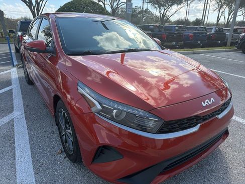 Used 2022 Kia Forte LXS w/ LXS Technology Package image 3