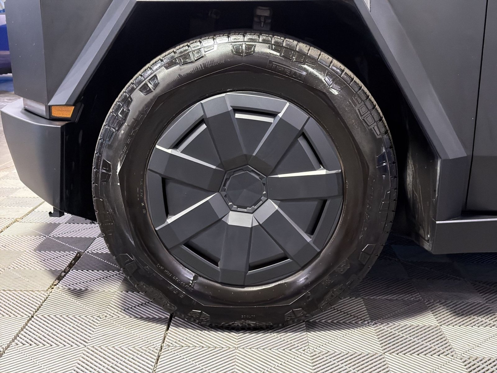 Used 2024 Tesla Cybertruck AWD Crew Cab image 14