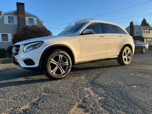 Used 2019 Mercedes-Benz GLC 300 4MATIC w/ Multimedia Package image 2