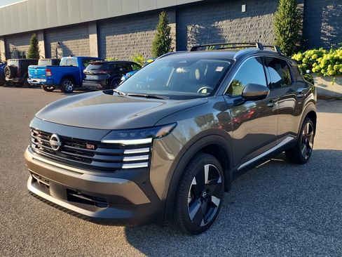 Used 2025 Nissan Kicks SR FWD image 3