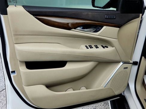 Used 2019 Cadillac Escalade Premium Luxury image 11