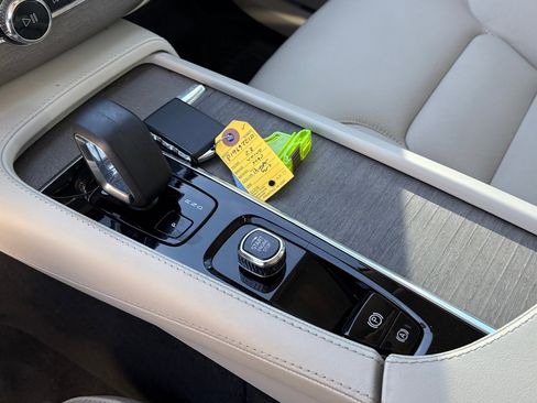 Certified 2023 Volvo XC90 T8 Plus image 20