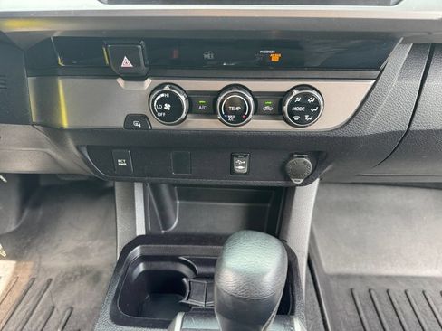Used 2016 Toyota Tacoma SR5 w/ Towing Package RWD image 23
