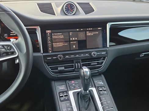Used 2020 Porsche Macan image 25