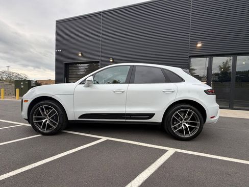 Certified 2025 Porsche Macan image 2