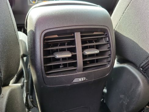 Used 2022 Ford Escape SE w/ SE Sport Appearance Package FWD image 11