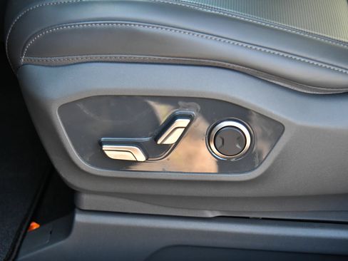 Used 2024 Kia EV9 Light Long Range RWD image 17