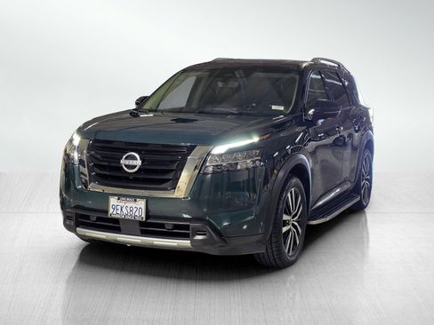 Used 2023 Nissan Pathfinder Platinum image 3