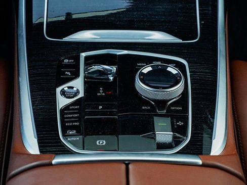 Certified 2025 BMW X7 M60i image 17