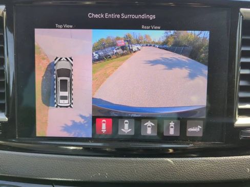 Used 2022 Chrysler Pacifica Touring-L w/ Uconnect Theater Family Group FWD image 18