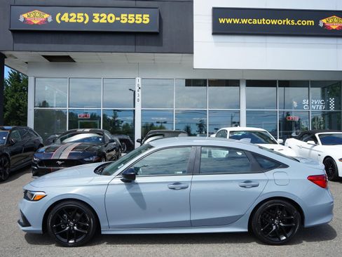 Used 2023 Honda Civic Sport image 2