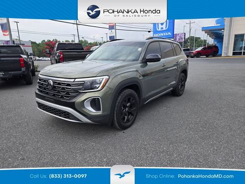 Used 2025 Volkswagen Atlas Peak Edition SE AWD/4WD image 1