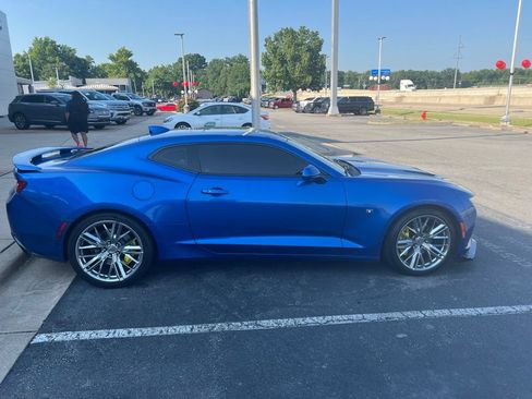 Used 2018 Chevrolet Camaro SS RWD image 4