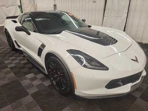 Used 2018 Chevrolet Corvette Z06 RWD image 11