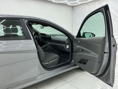 Used 2024 Hyundai Elantra Blue FWD image 19