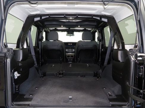 Used 2025 Jeep Wrangler 4WD Rubicon image 37